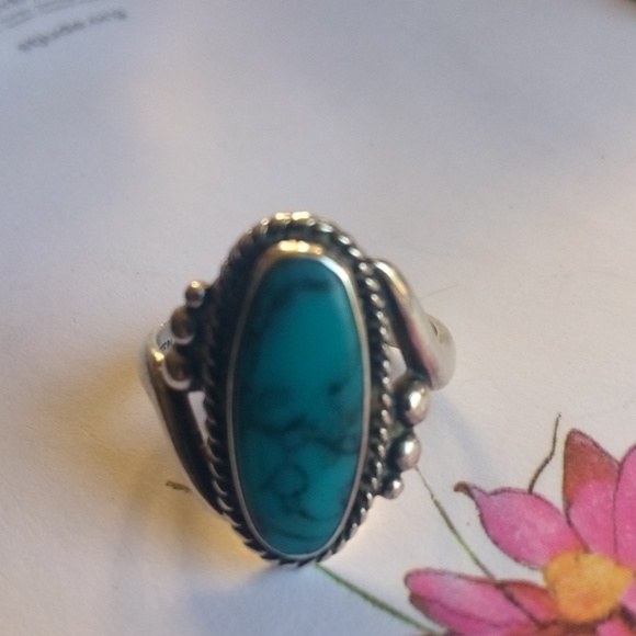 Beautiful ring - Picture 4 of 4